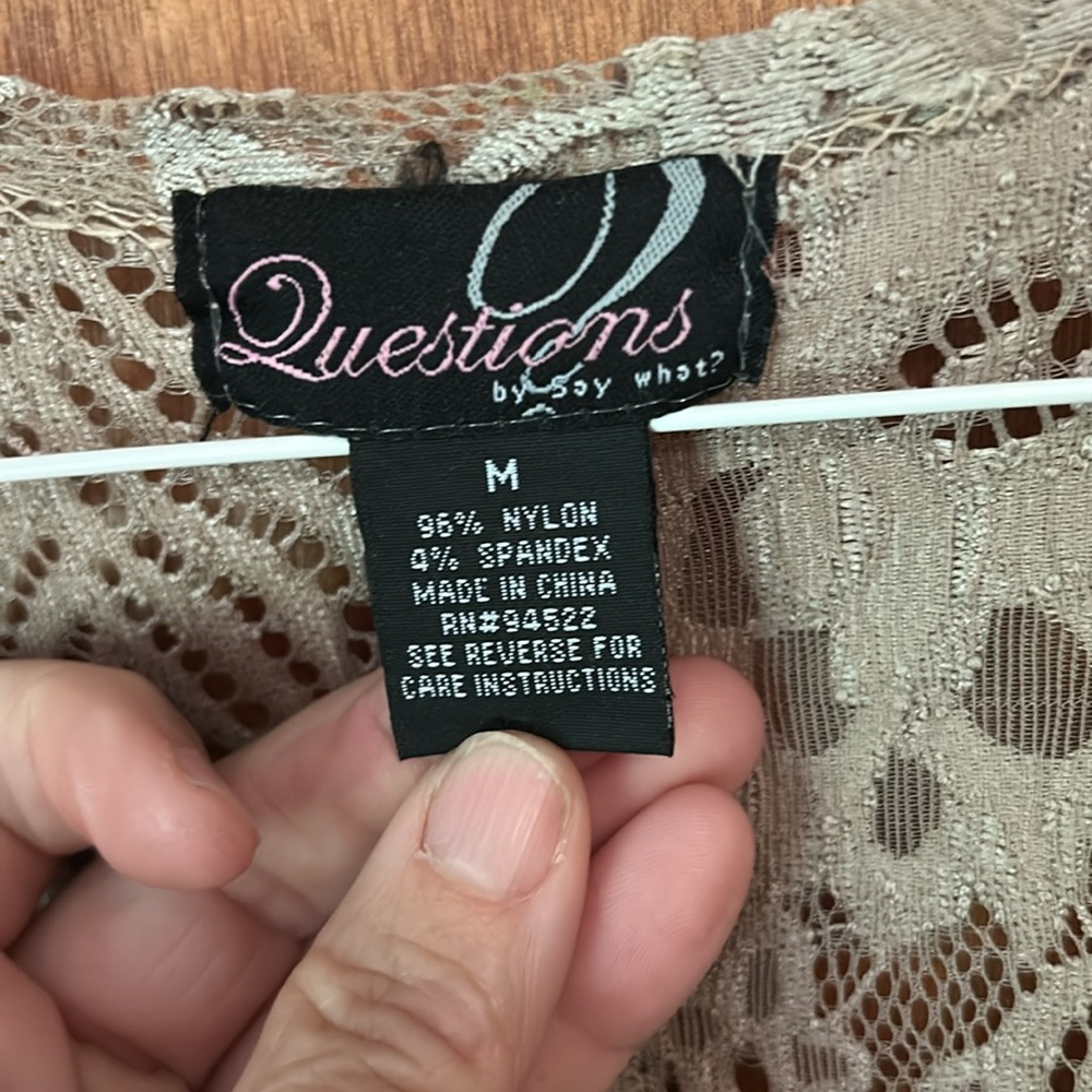 Questions by Say What Floral Lace Fringe Cardigan size medium - Picture 3 of 4